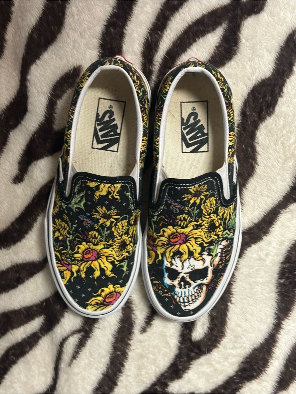 Vans Skull Print Slide Ons - Picture 3 of 7